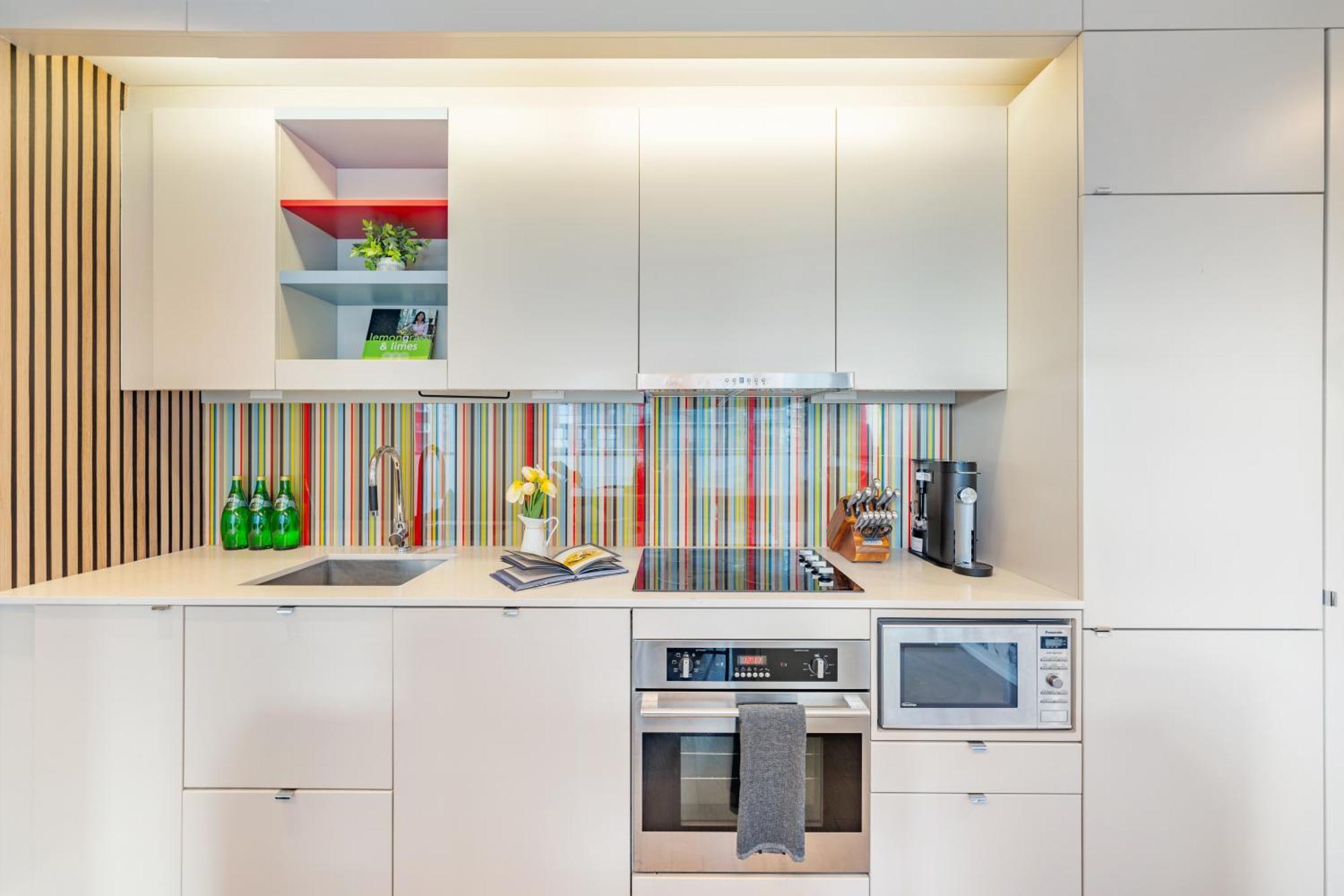 The Pinnacle - Downtown Entertainment District Apartment *