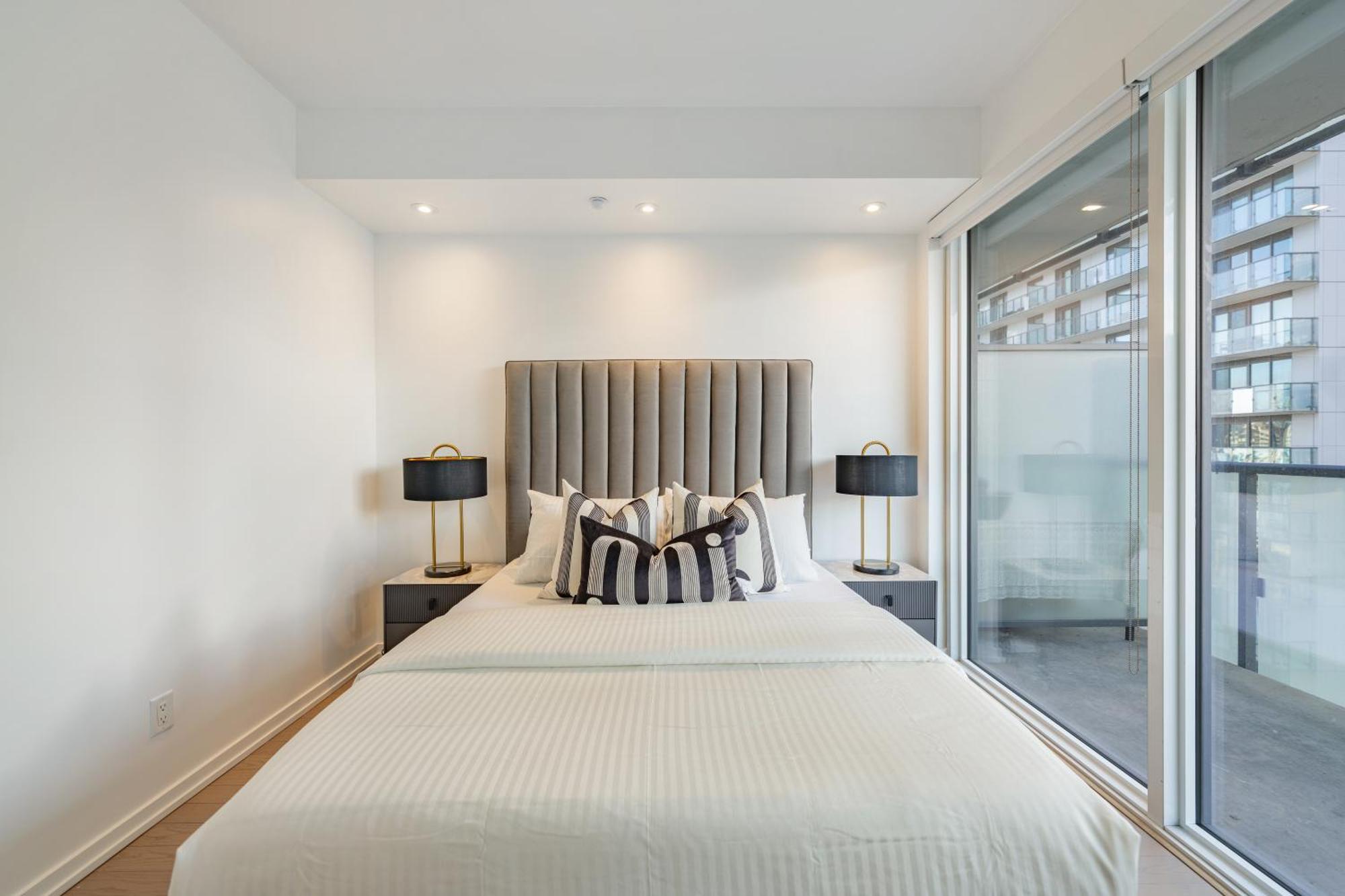 The Pinnacle - Downtown Entertainment District Apartment