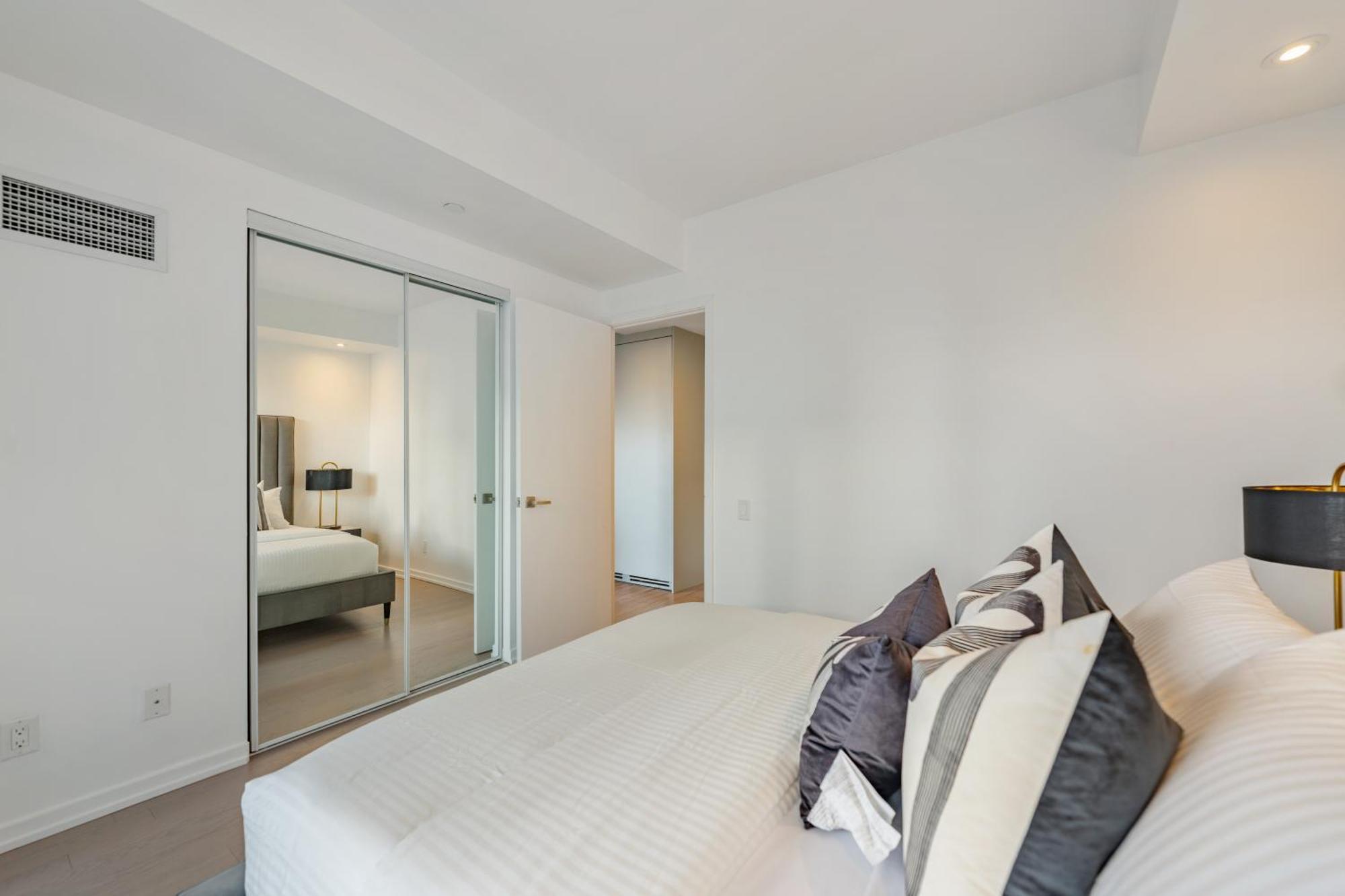 The Pinnacle - Downtown Entertainment District Apartment *