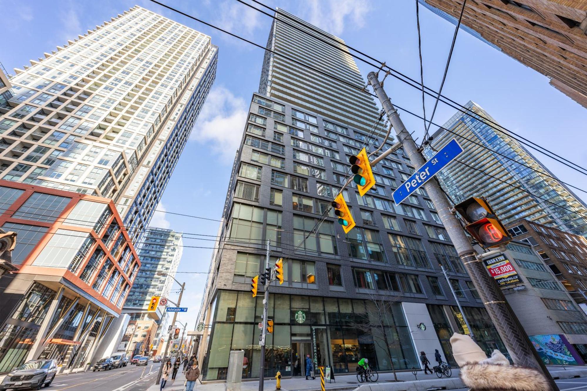 The Pinnacle - Downtown Entertainment District Apartment Toronto