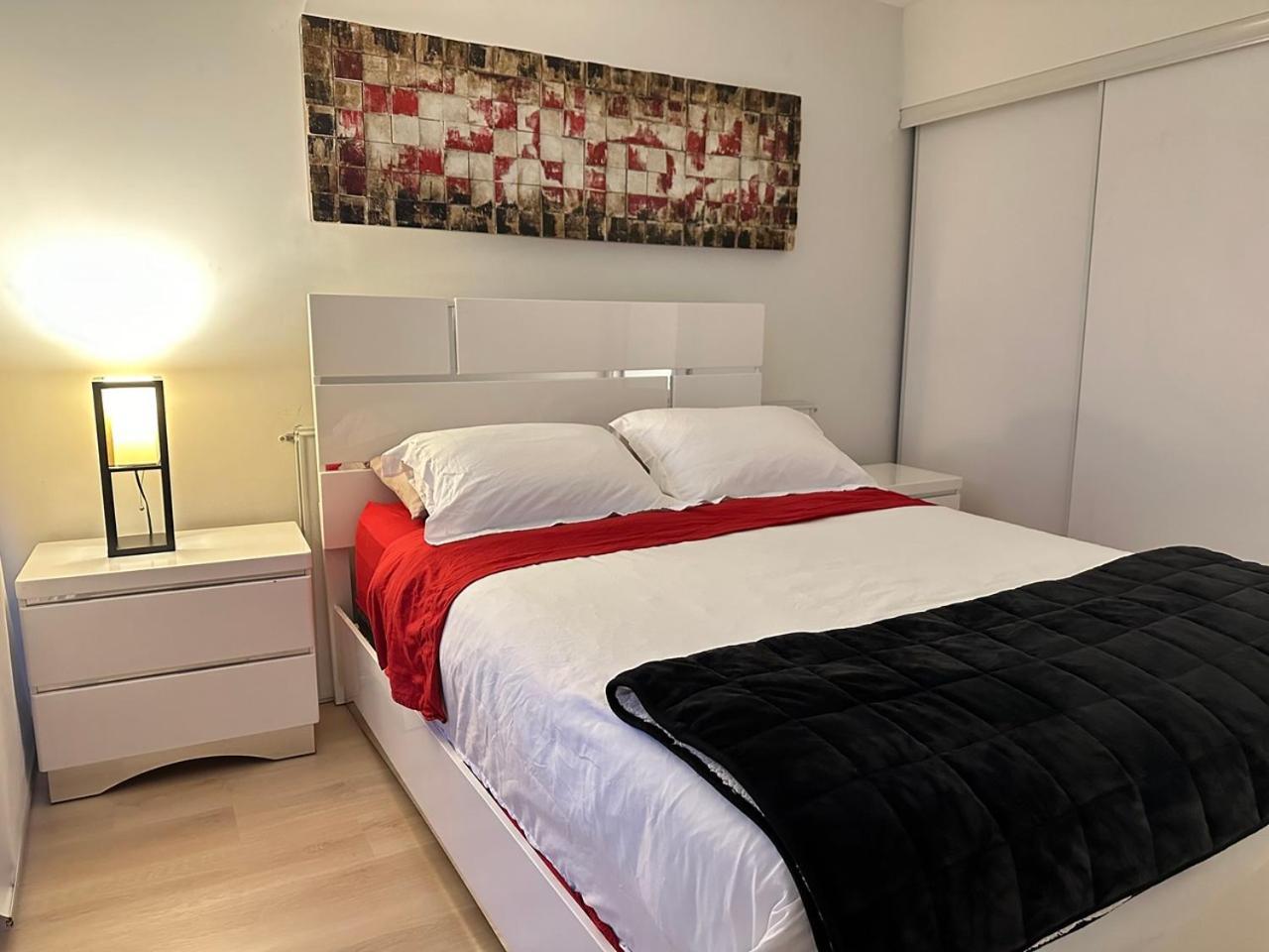 Lakeview 2bdrms 2baths With 3 Real Beds And Parking Apartment *