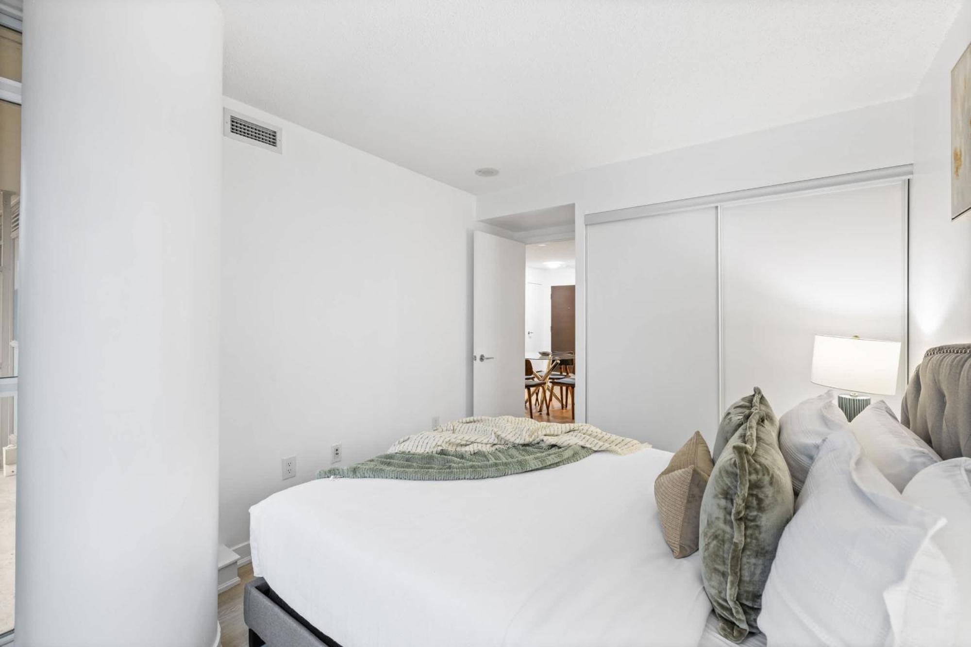 Apartment Modern Comfort 2-br Downtown Getaway