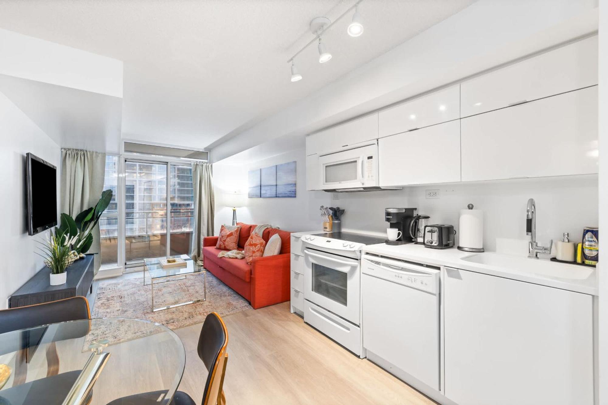Modern Comfort 2-br Downtown Getaway Toronto