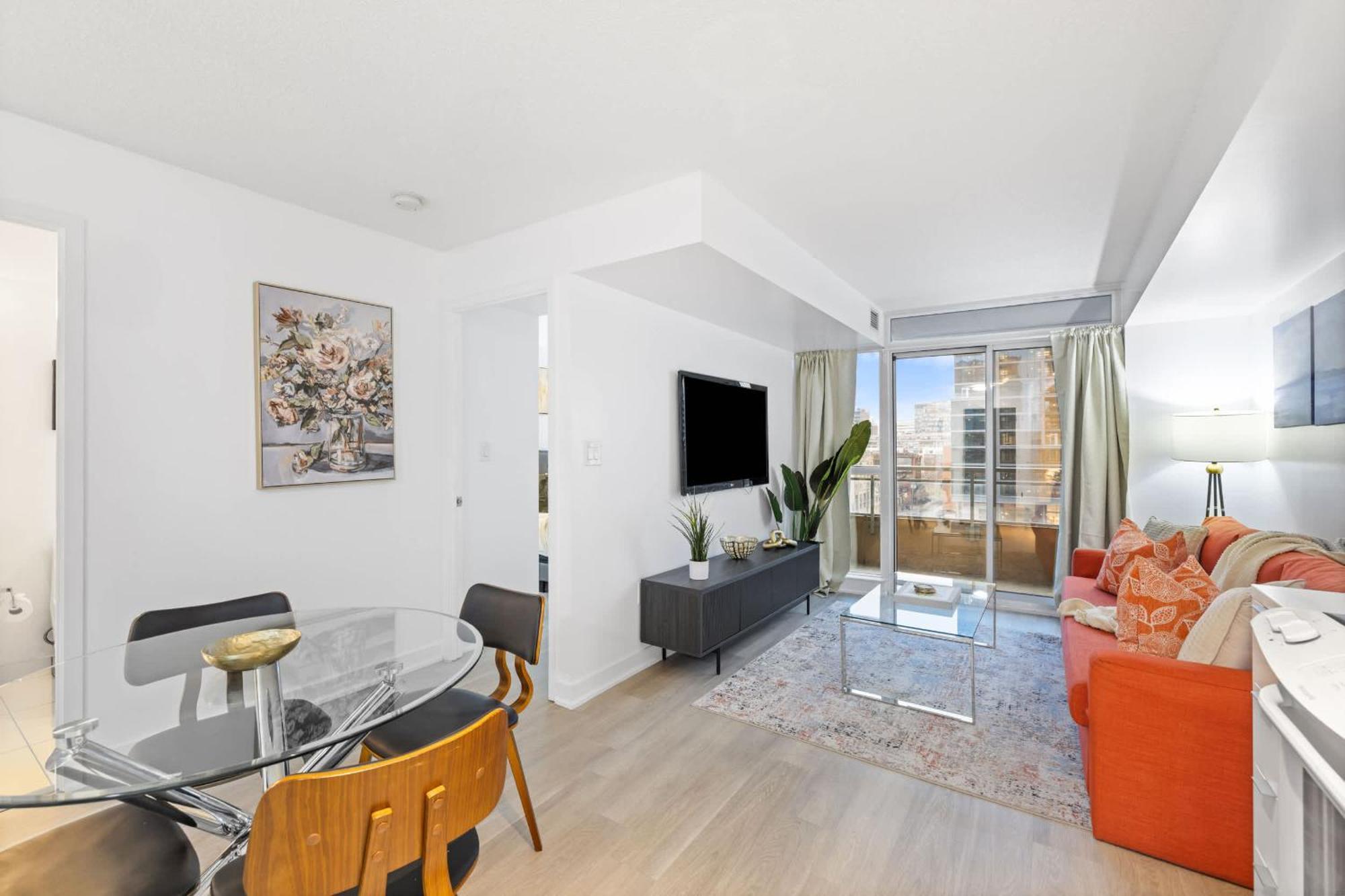 Modern Comfort 2-br Downtown Getaway