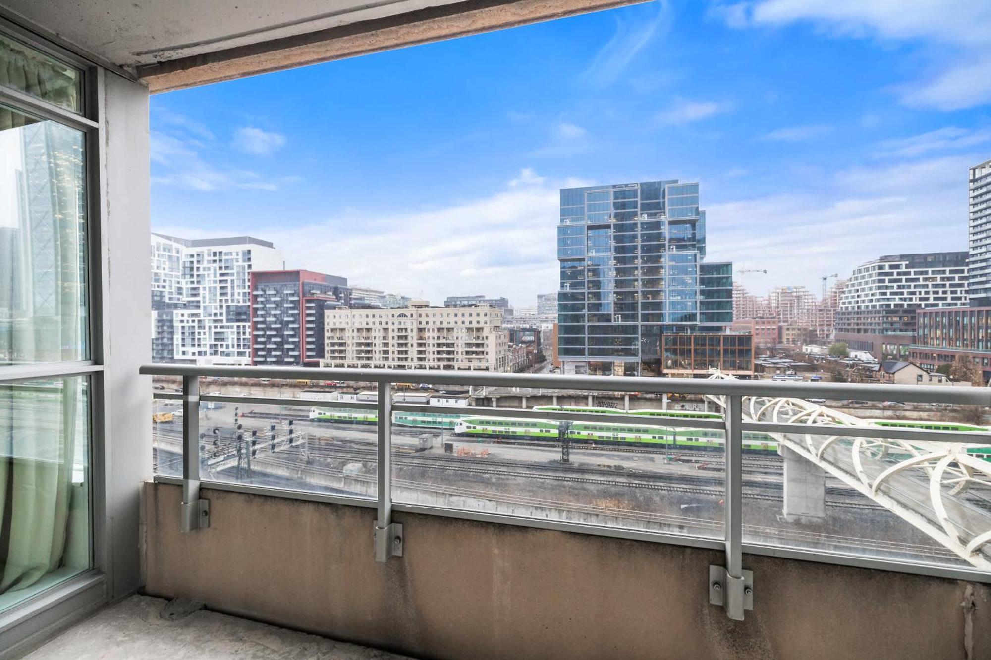 Modern Comfort 2-br Downtown Getaway * Toronto