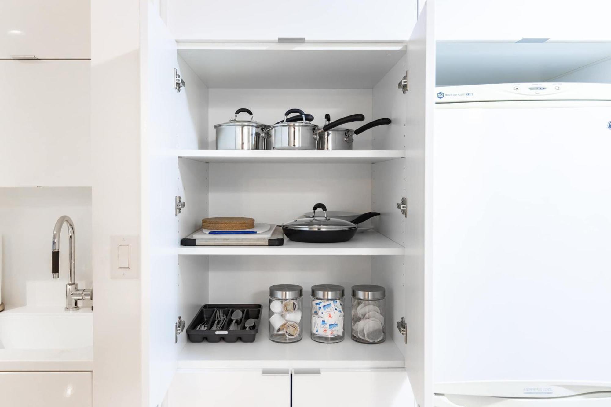 Modern Comfort 2-br Downtown Getaway Apartment