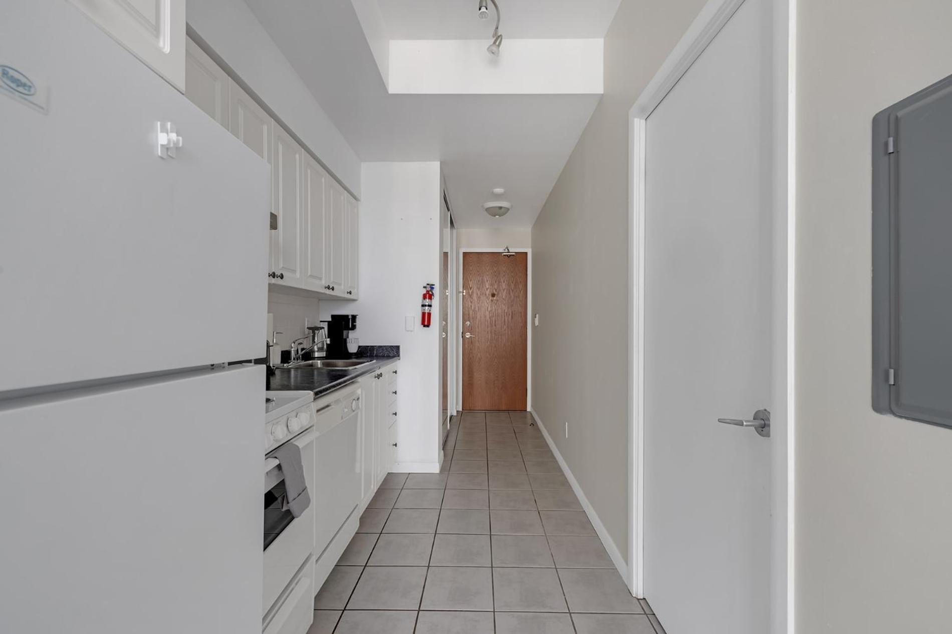 Breathtaking Lakeview Free Parking Apartment *