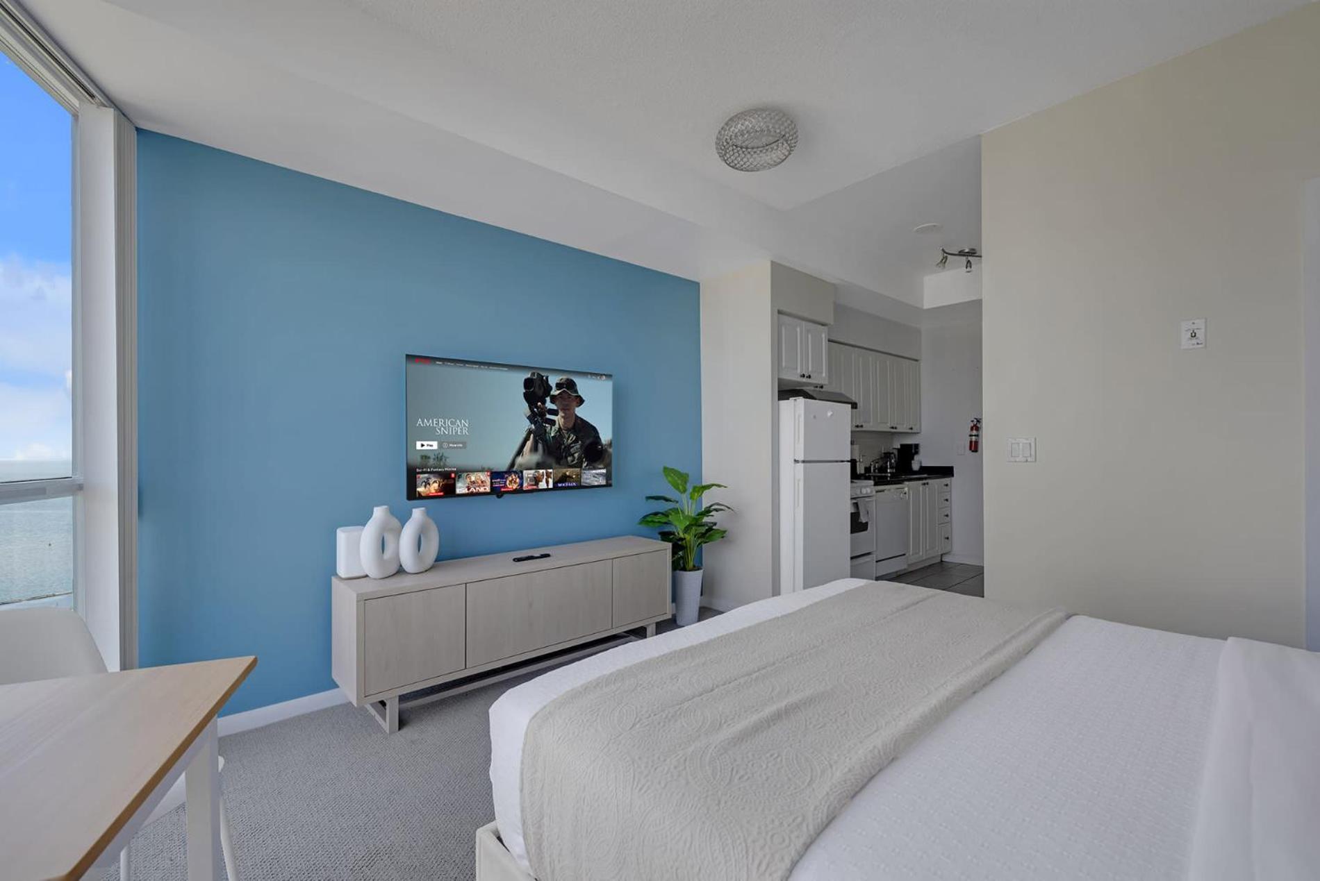 Breathtaking Lakeview Free Parking Apartment *