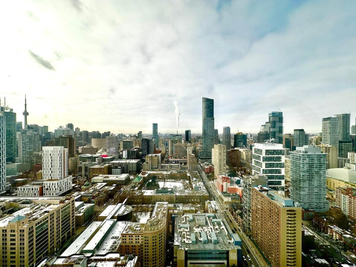 Super Skyline View In The Heart Of Apartment