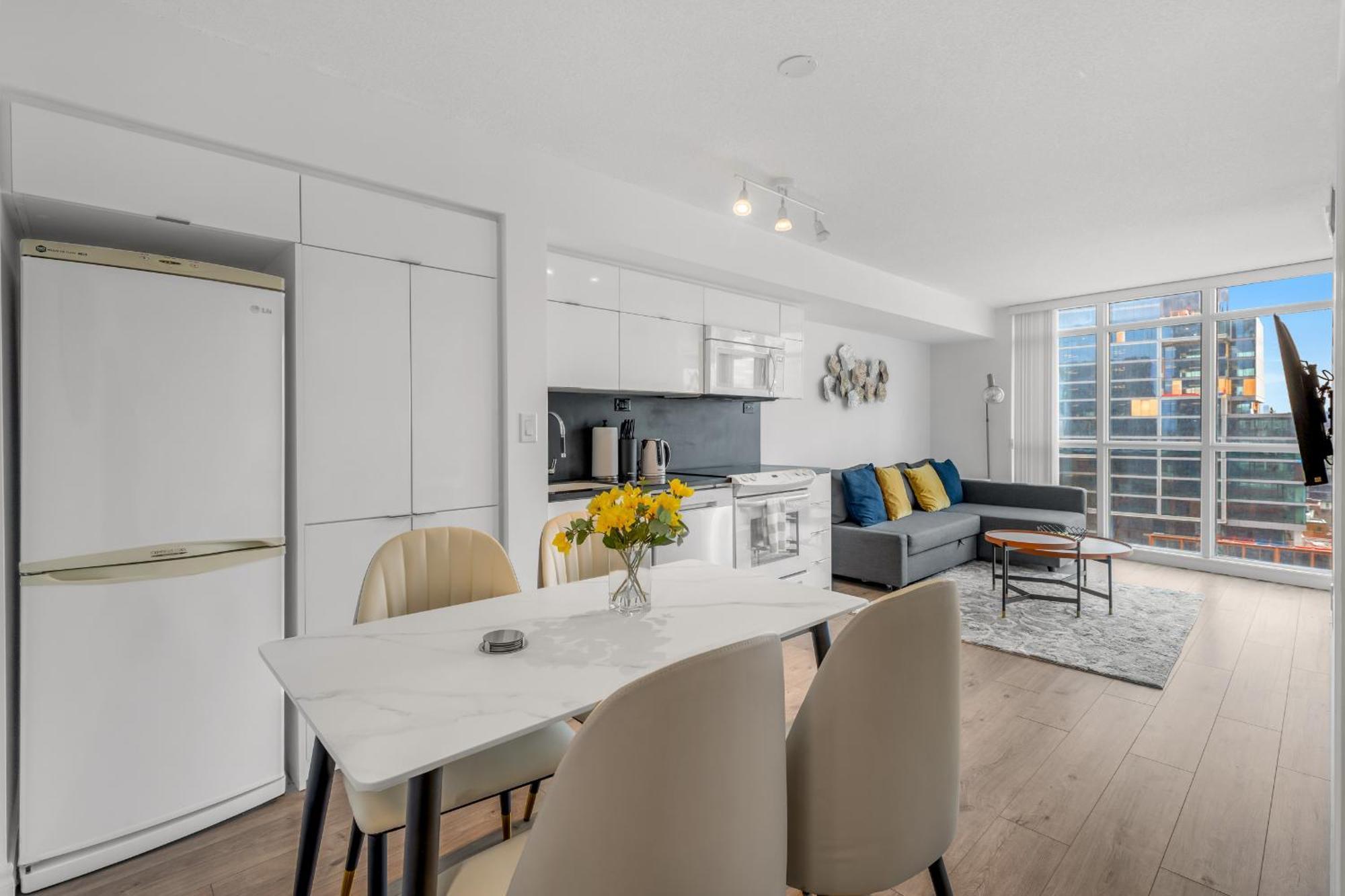 Beautiful 2 Bedroom Downtown Toronto