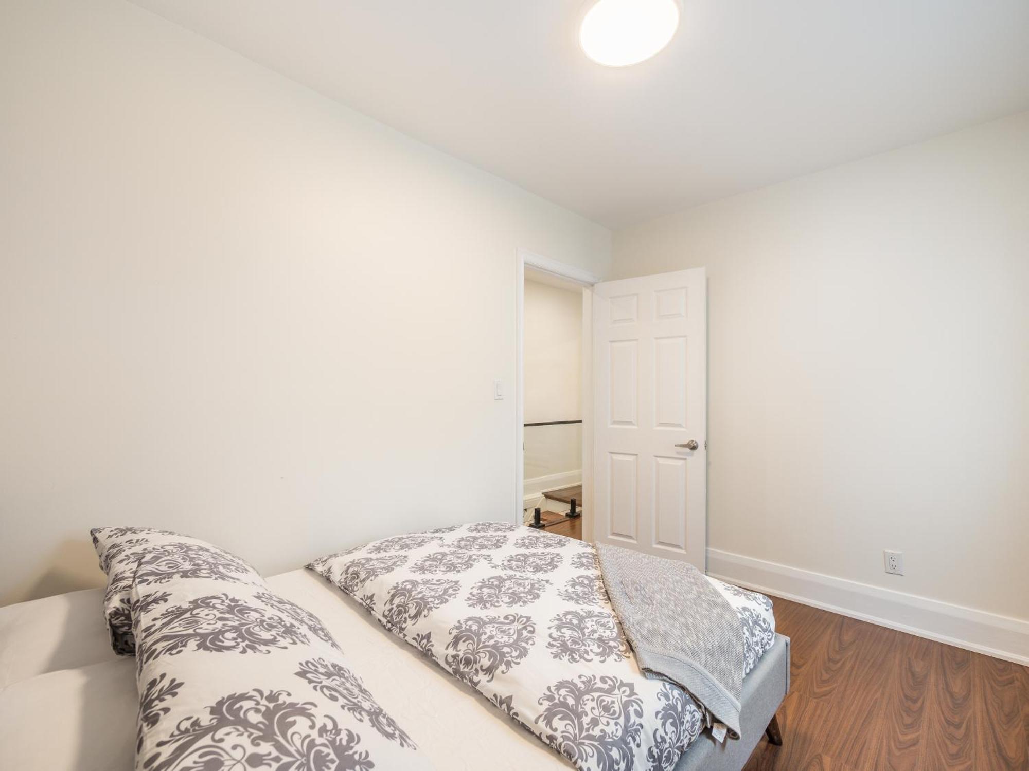 Designer 3br & 2wr Townhouse Apartment