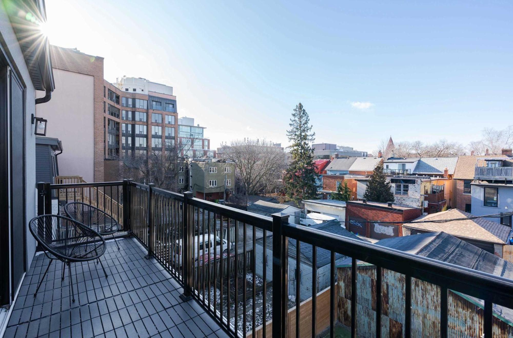 Large Victorian Sleeps 6 By Uoft Apartment