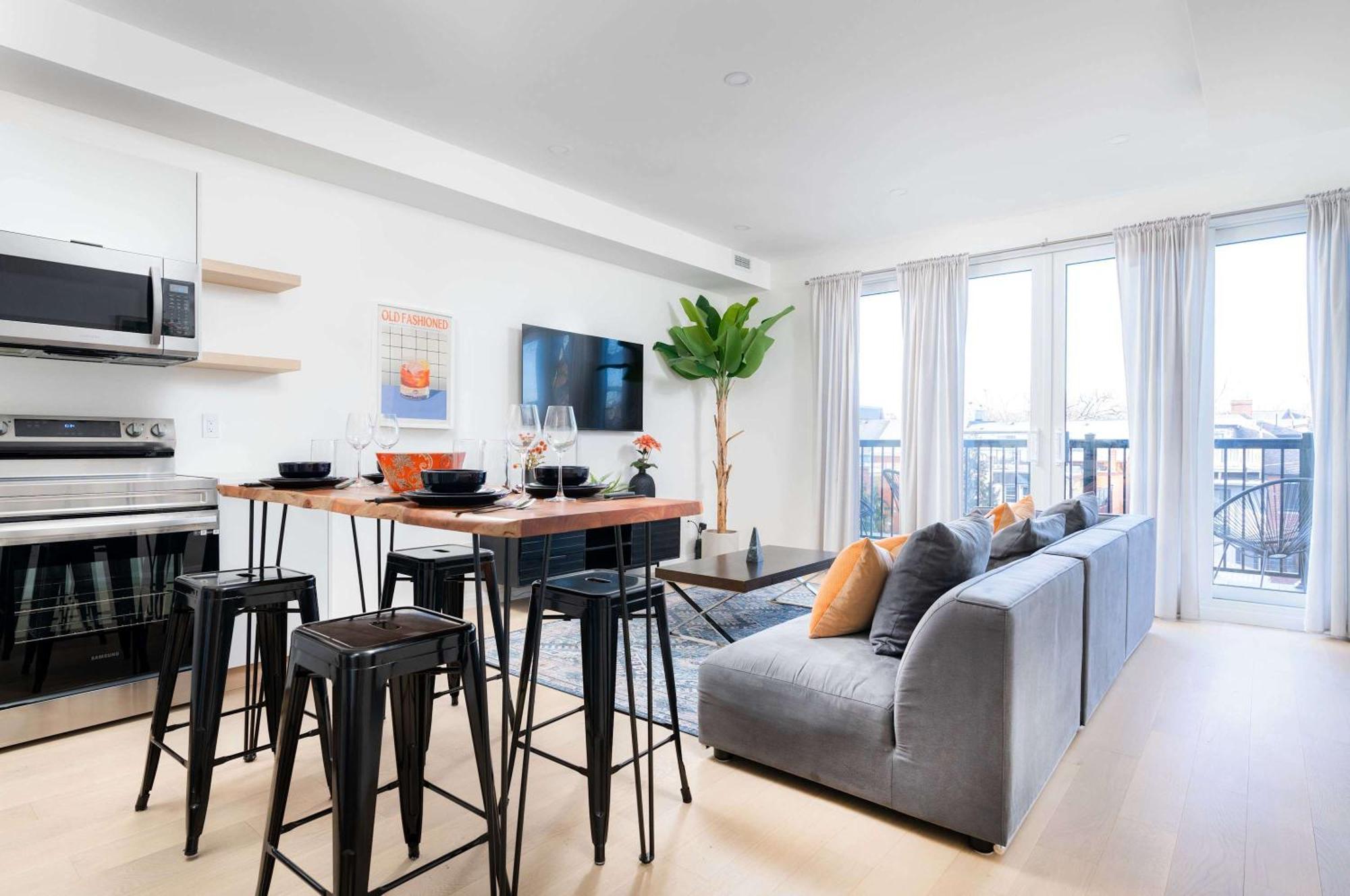Large Victorian Sleeps 6 By Uoft Apartment