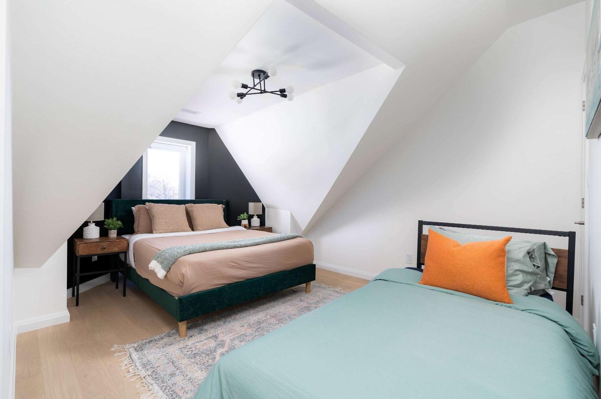 Large Victorian Sleeps 6 By Uoft Apartment *