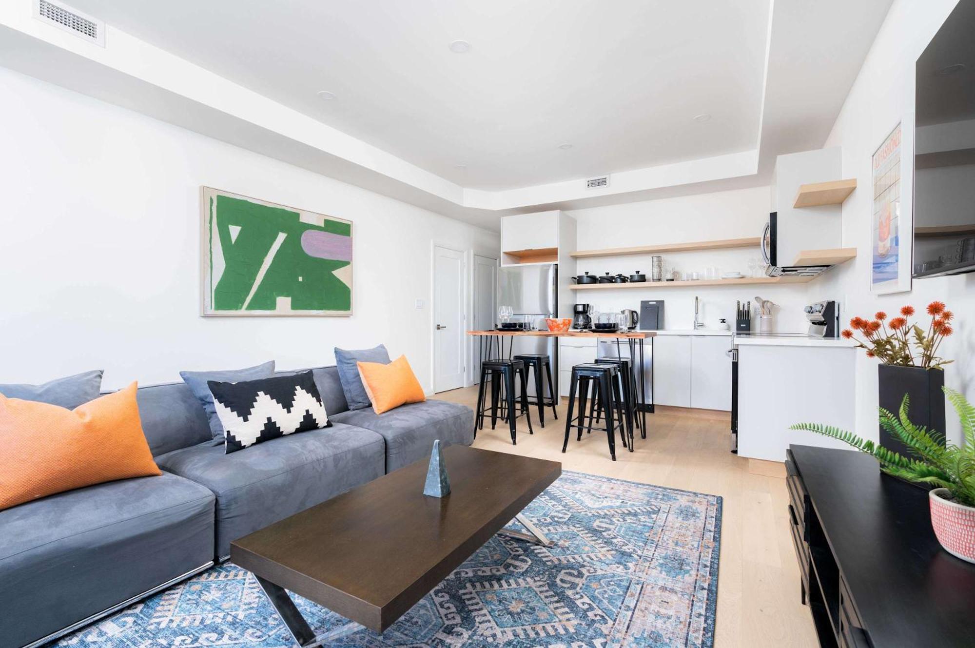 Large Victorian Sleeps 6 By Uoft Apartment Toronto