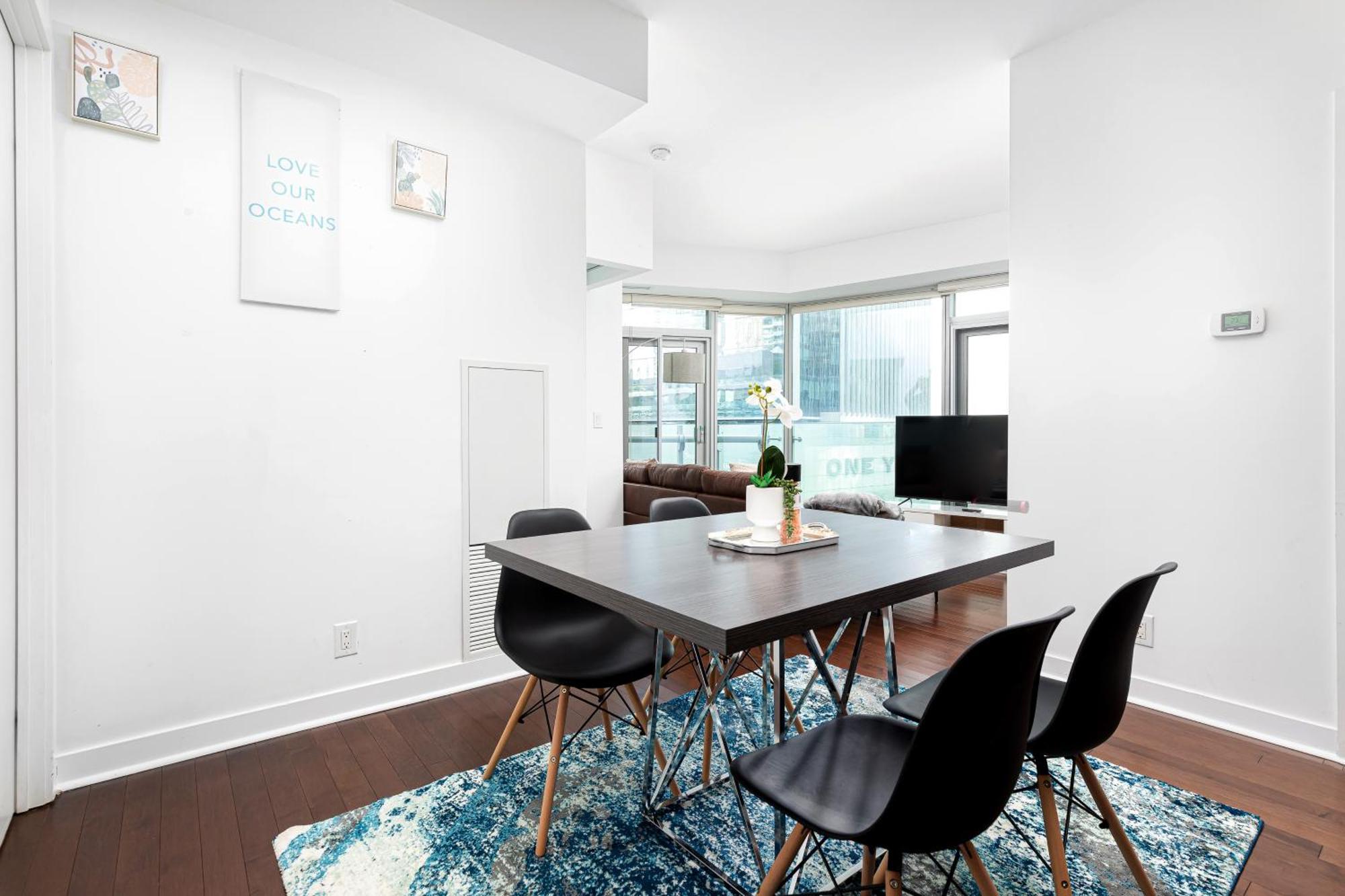 Downtown 2 Bedrooms Apartment *