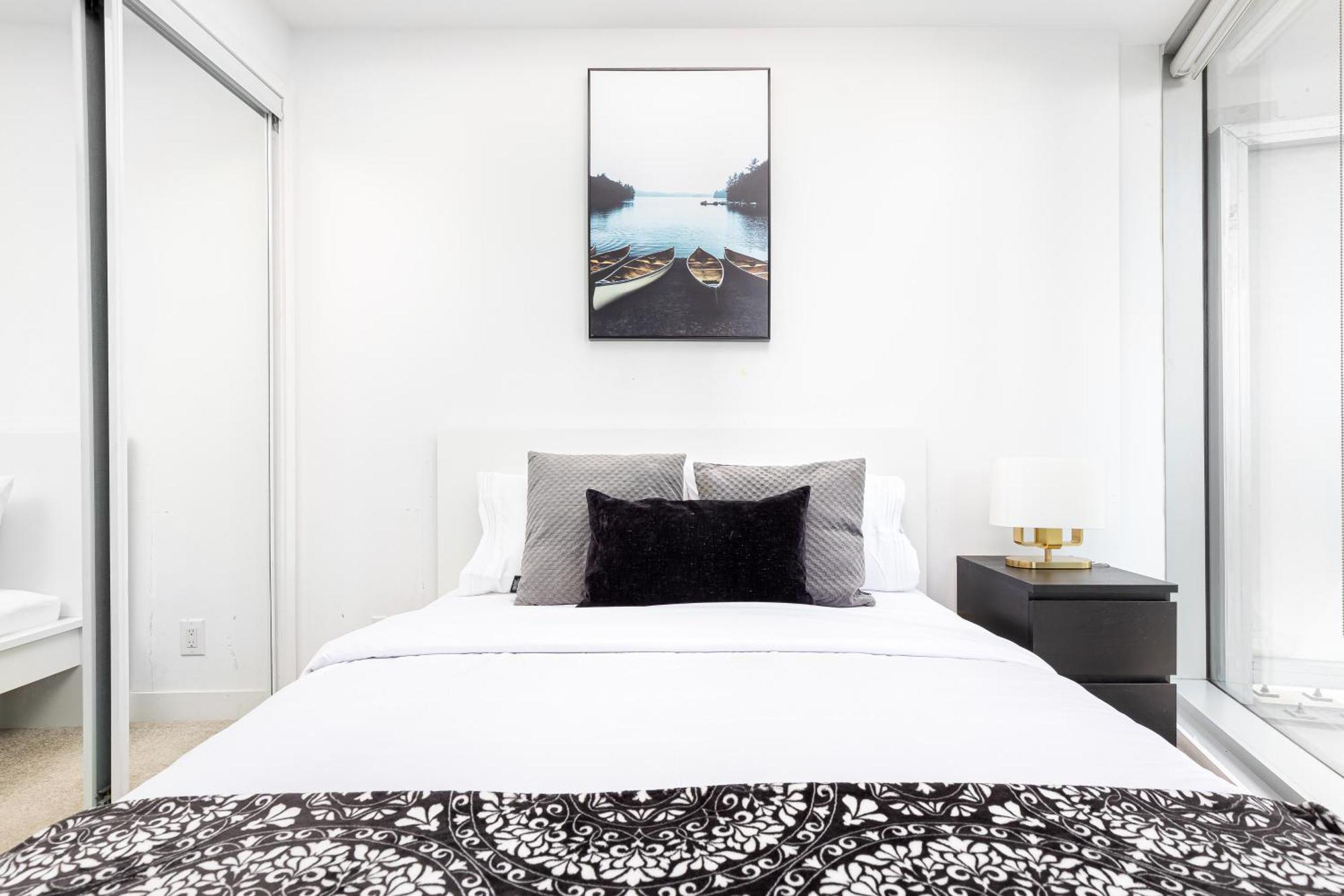 Downtown 2 Bedrooms *