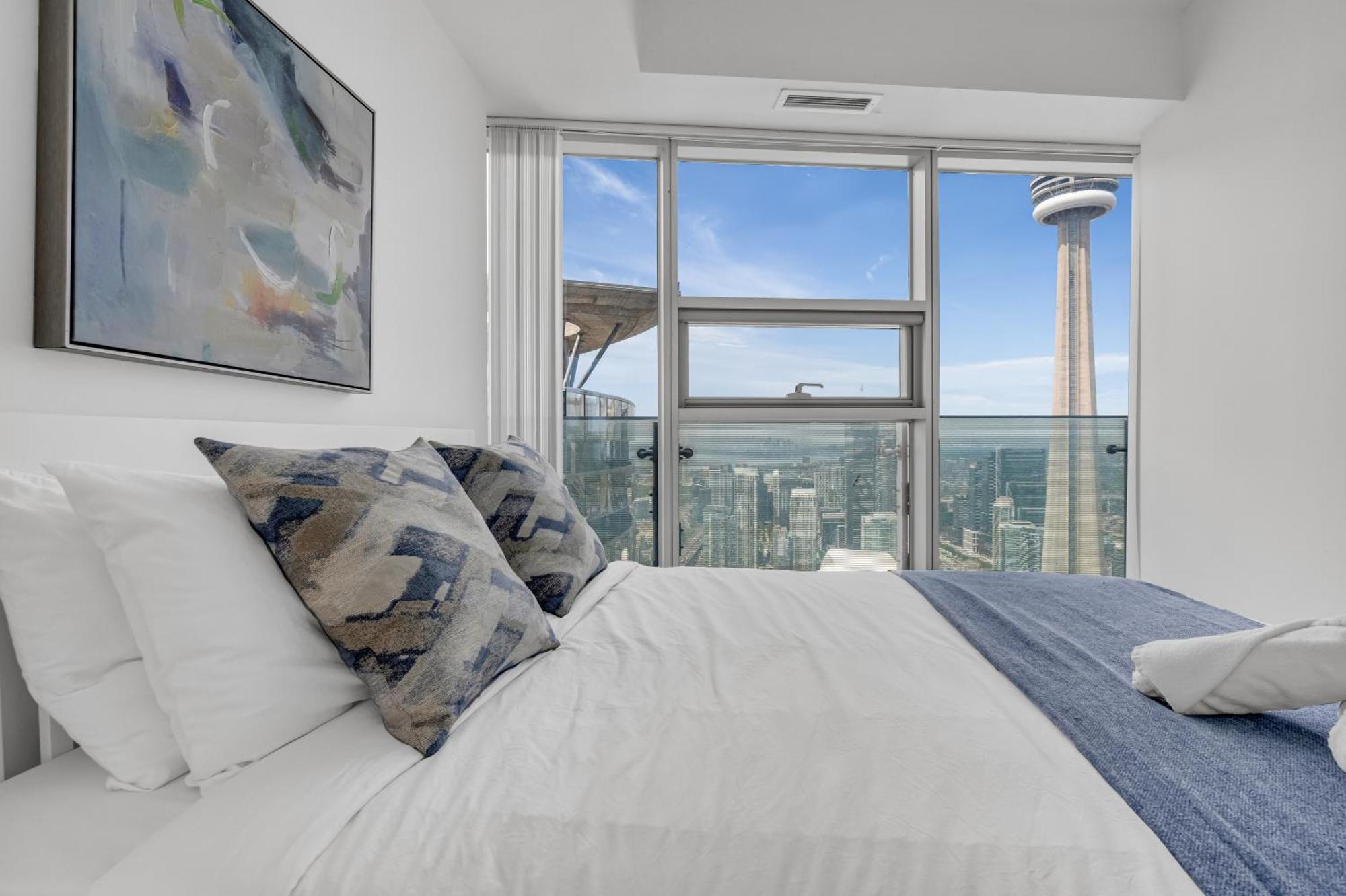 Elegant Rogers Center With 1 Free Parking Apartment