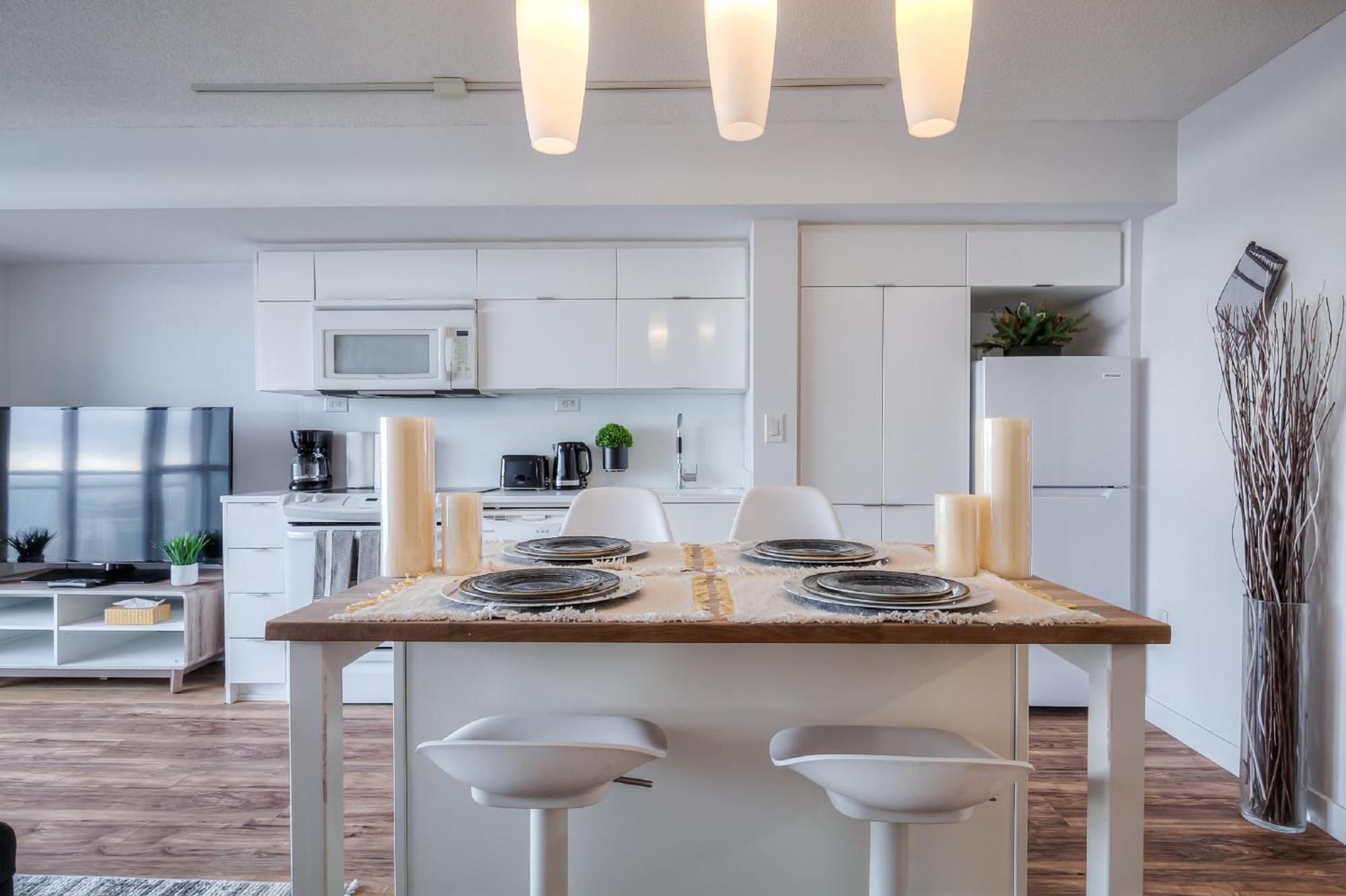 Apartment Elegant 1br Den Downtown - Sleep 6 *