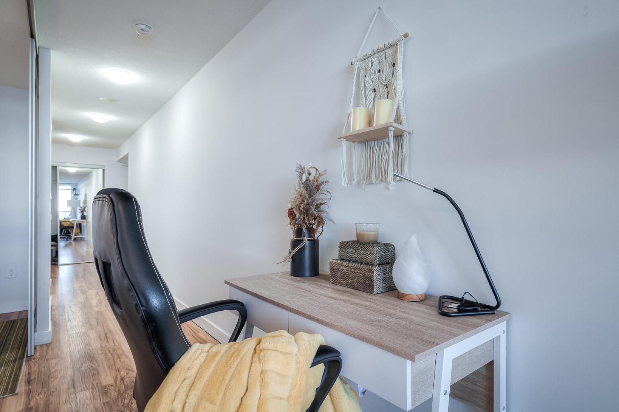 Elegant 1br Den Downtown - Sleep 6 * Toronto