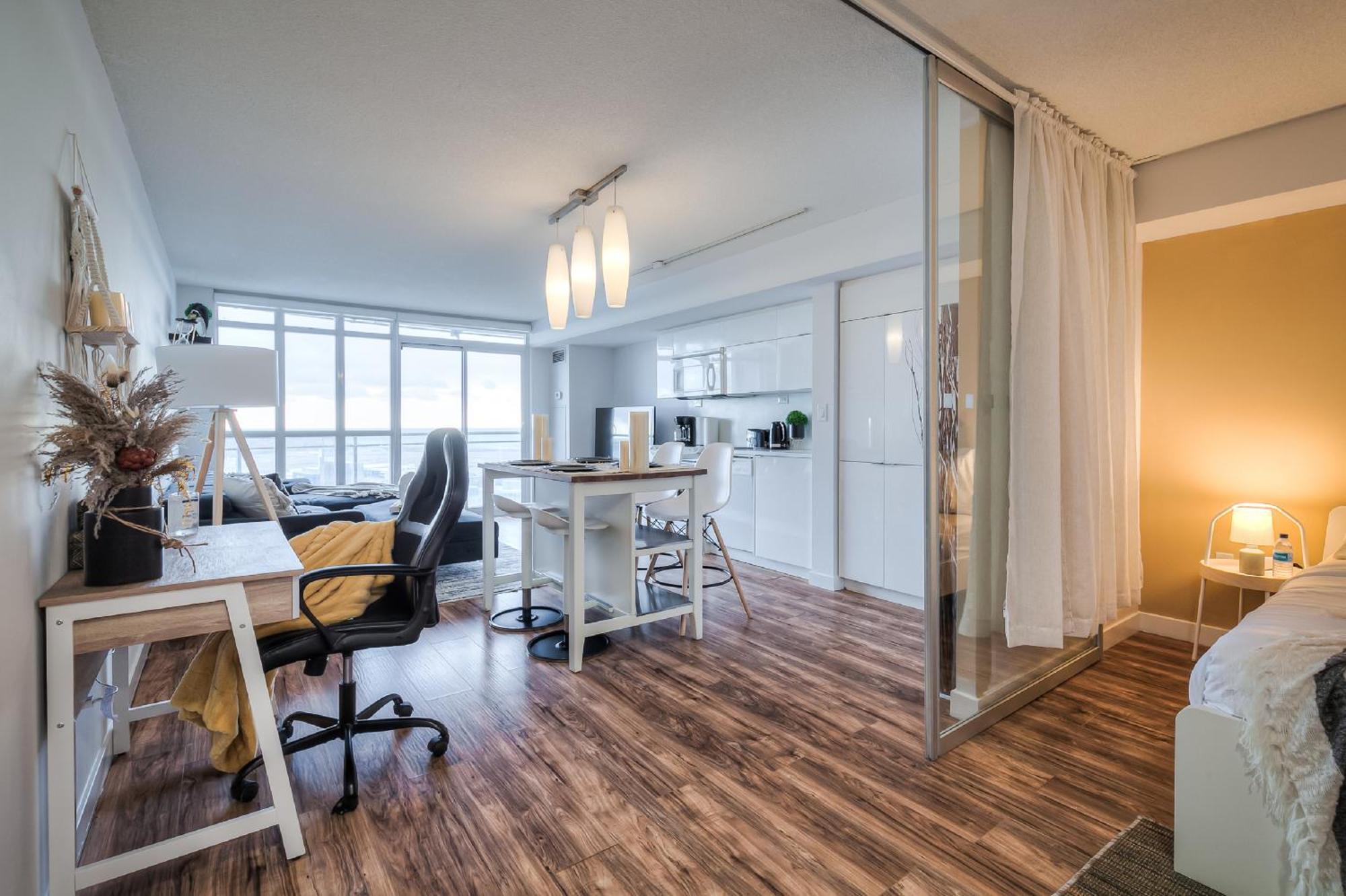 Elegant 1br Den Downtown - Sleep 6 Apartment *