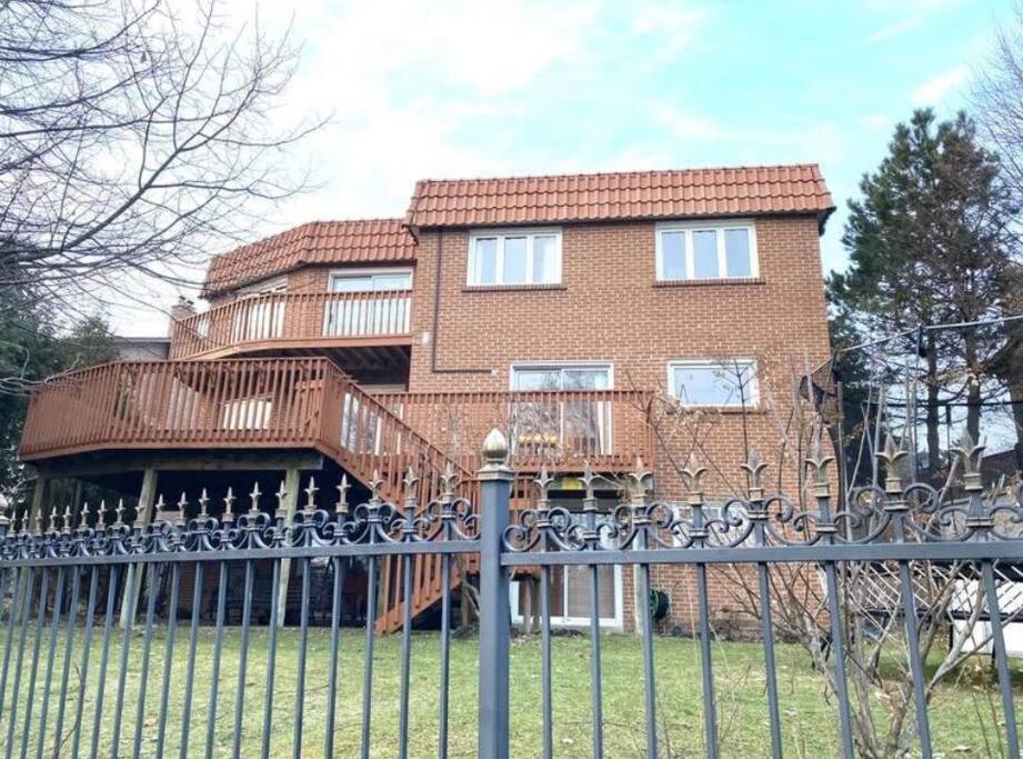 Apartment Serene Don River Retreat- 2br Suite, Private Patio, Free Breakfast & Parking Toronto