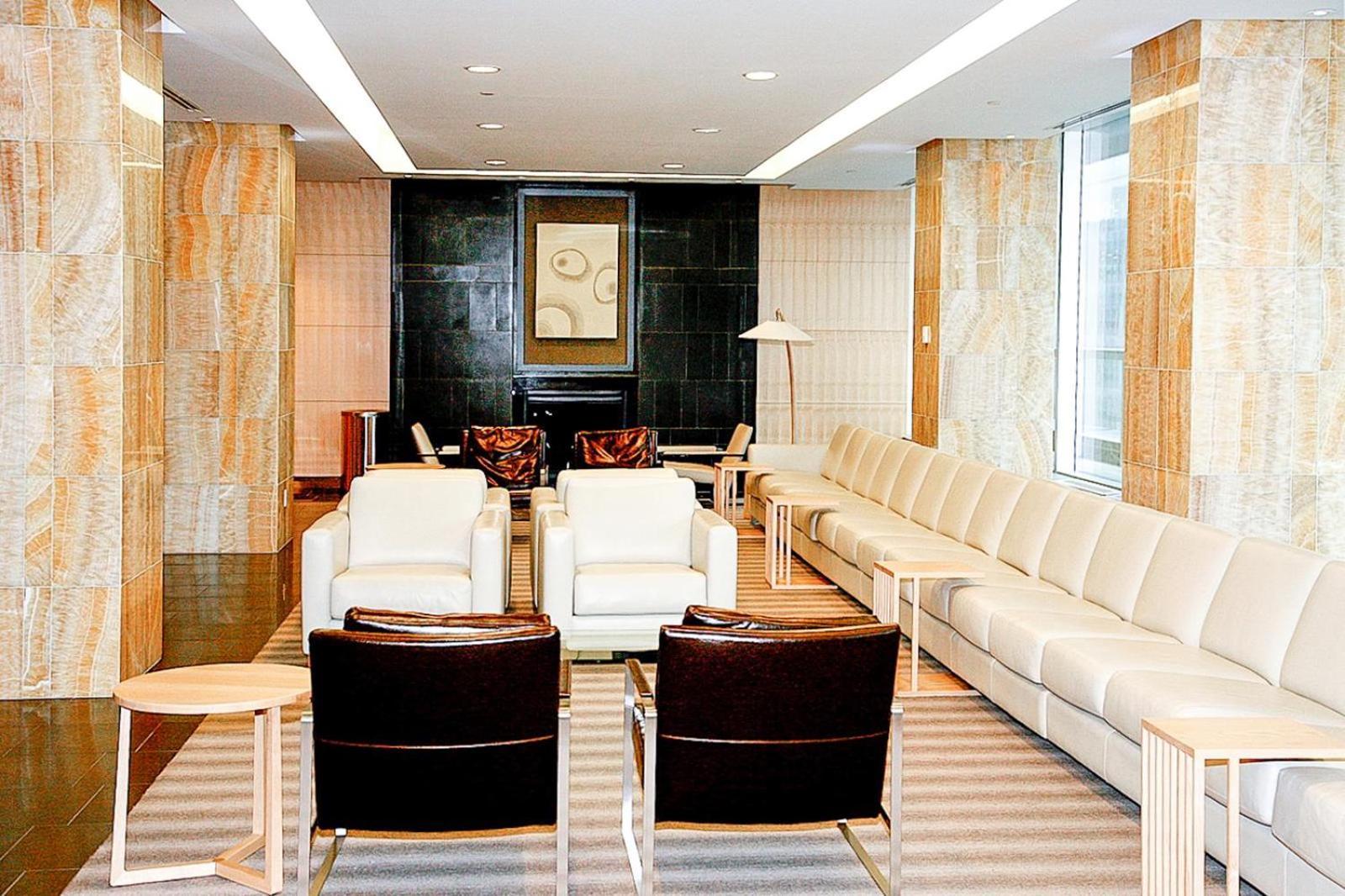 Spacious Next To Cn Tower Apartment Toronto