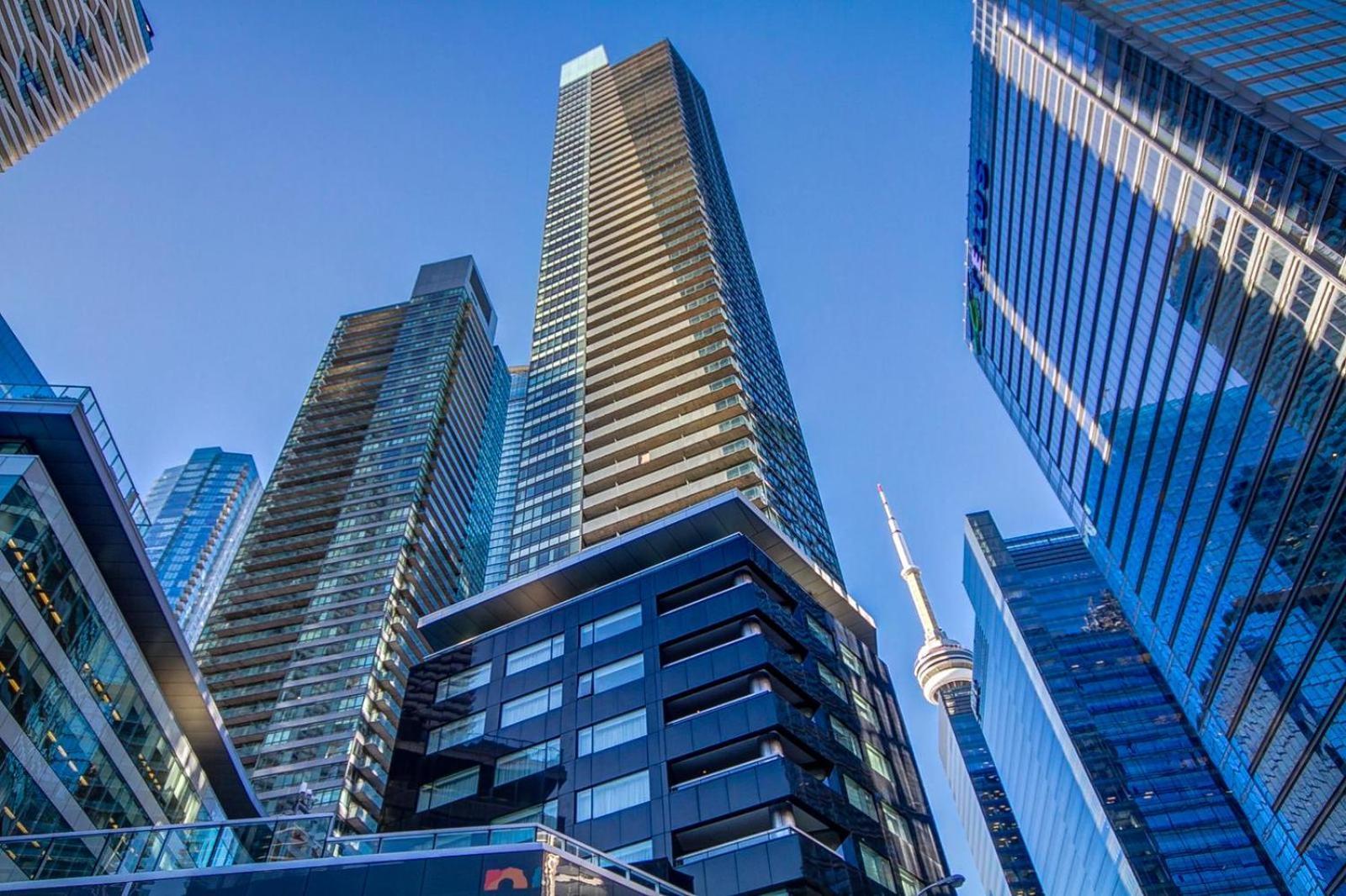 Spacious Next To Cn Tower * Toronto