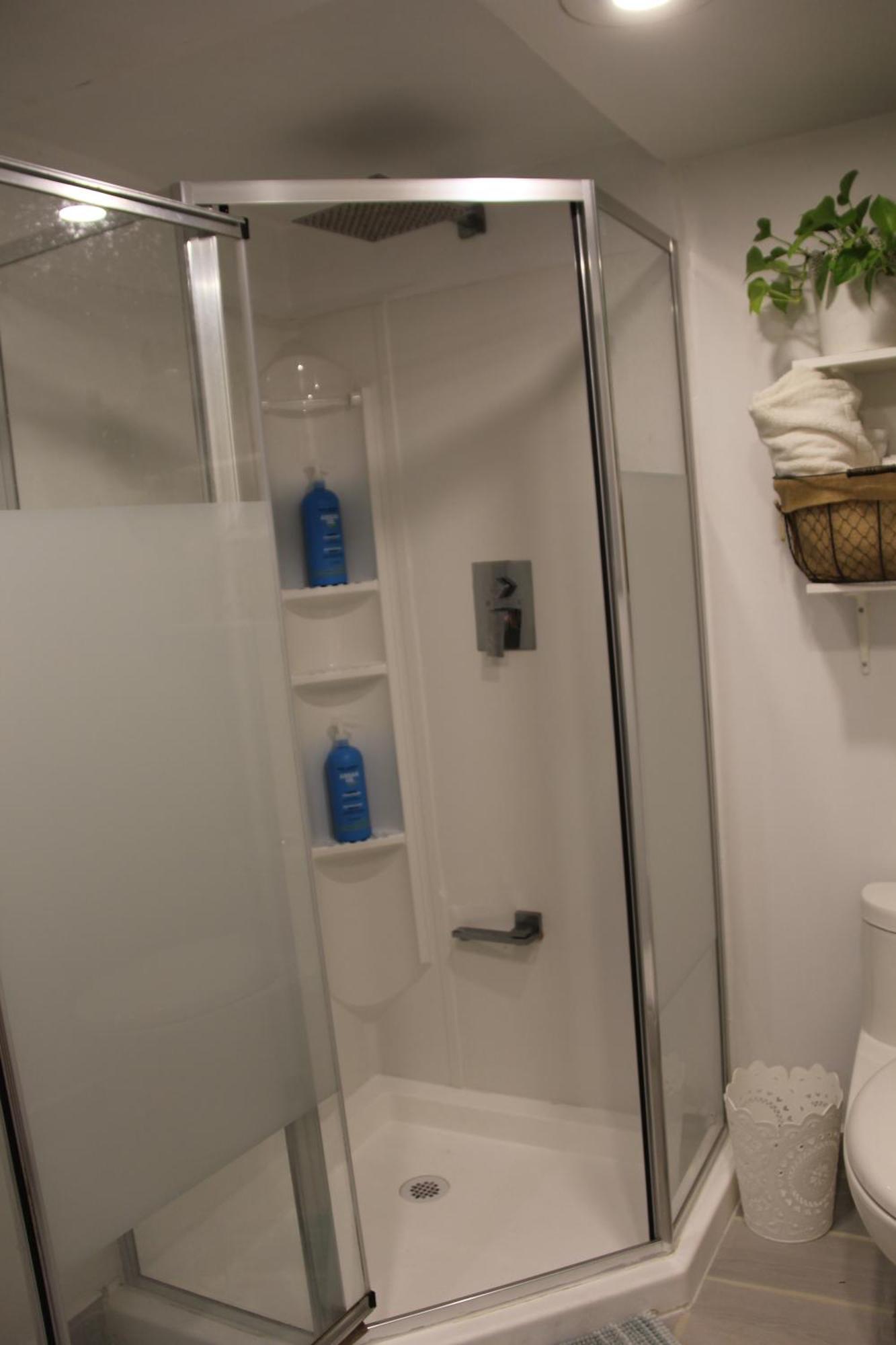 Serene Don River Retreat- 2br Suite, Private Patio, Free Breakfast & Parking Apartment Toronto