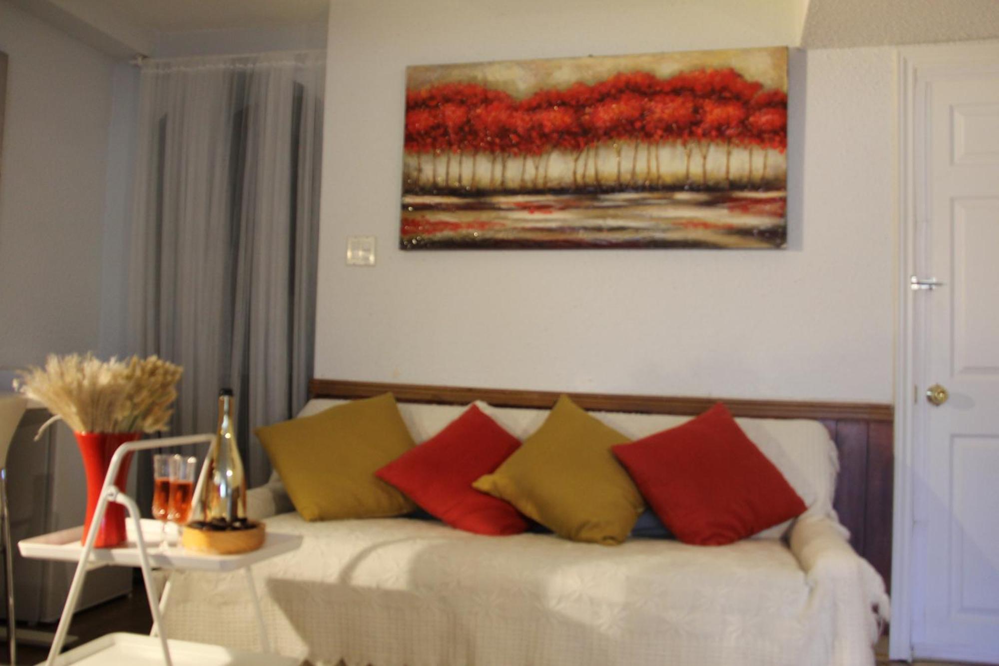 Serene Don River Retreat- 2br Suite, Private Patio, Free Breakfast & Parking Apartment Toronto