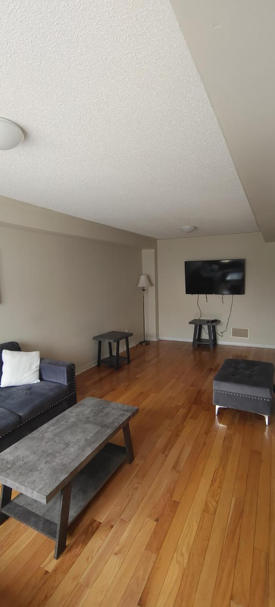Cosy In With High Speed Internet- Close To Centre Homestay Toronto
