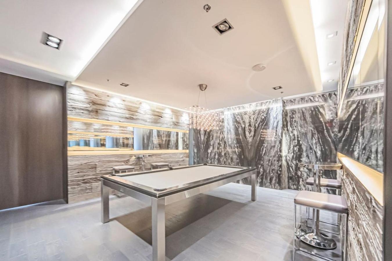 Luxe 5bd Unit Sleeps 11 - Hospitals Mtcc Ttc Acc * Toronto