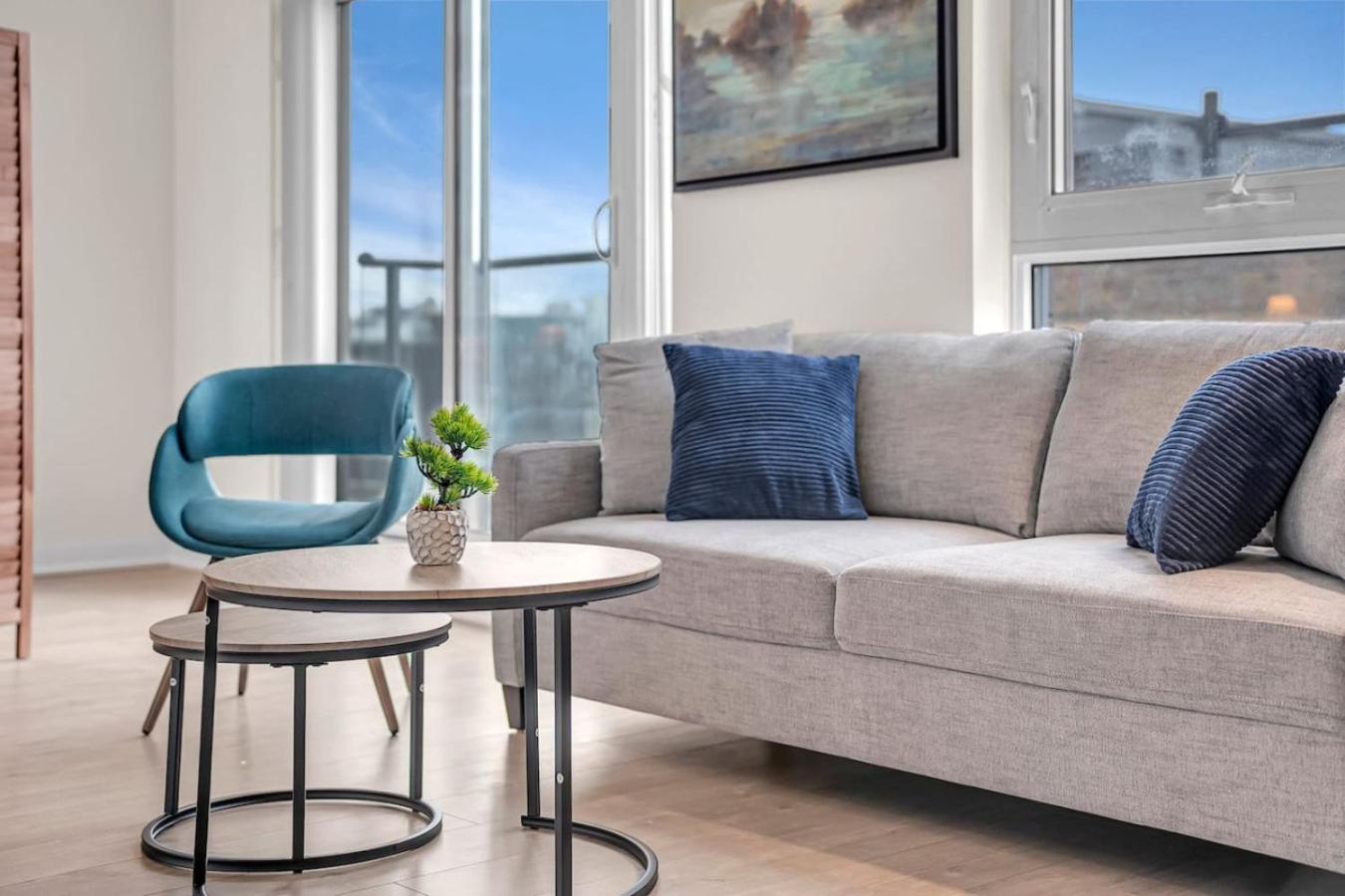 Luxe 5bd Unit Sleeps 11 - Hospitals Mtcc Ttc Acc Apartment Toronto