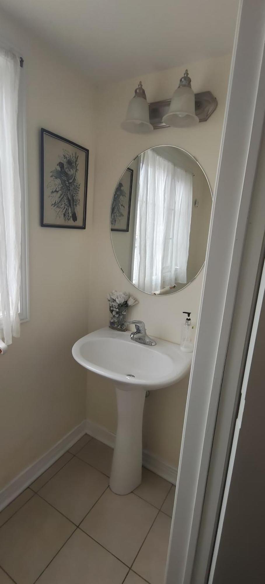 Homestay Cozy N Beautiful Near Transit, Restaurants- High Speed Internet, Free Parking *