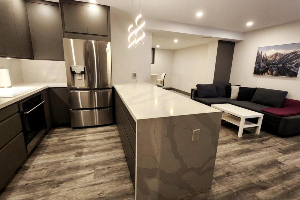 Luxury Private With Own Entrance, Private Bath * Toronto