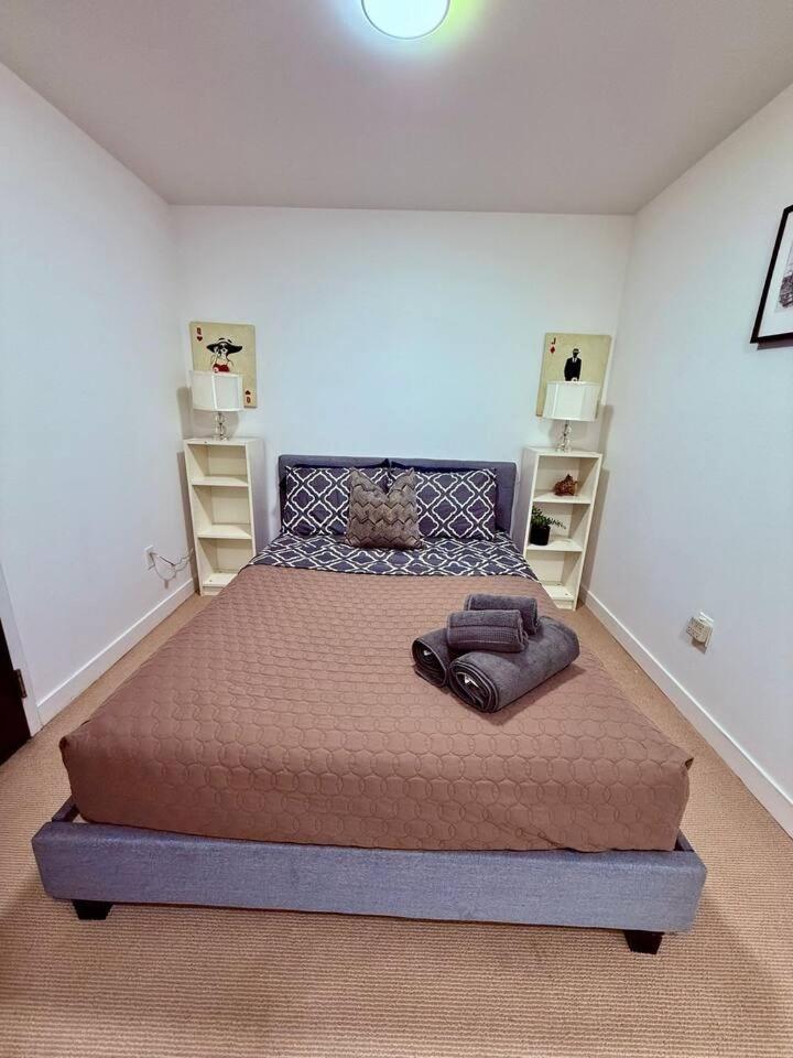 Downtown 4br Townhouse Near Rogers Centre With Parking * Toronto