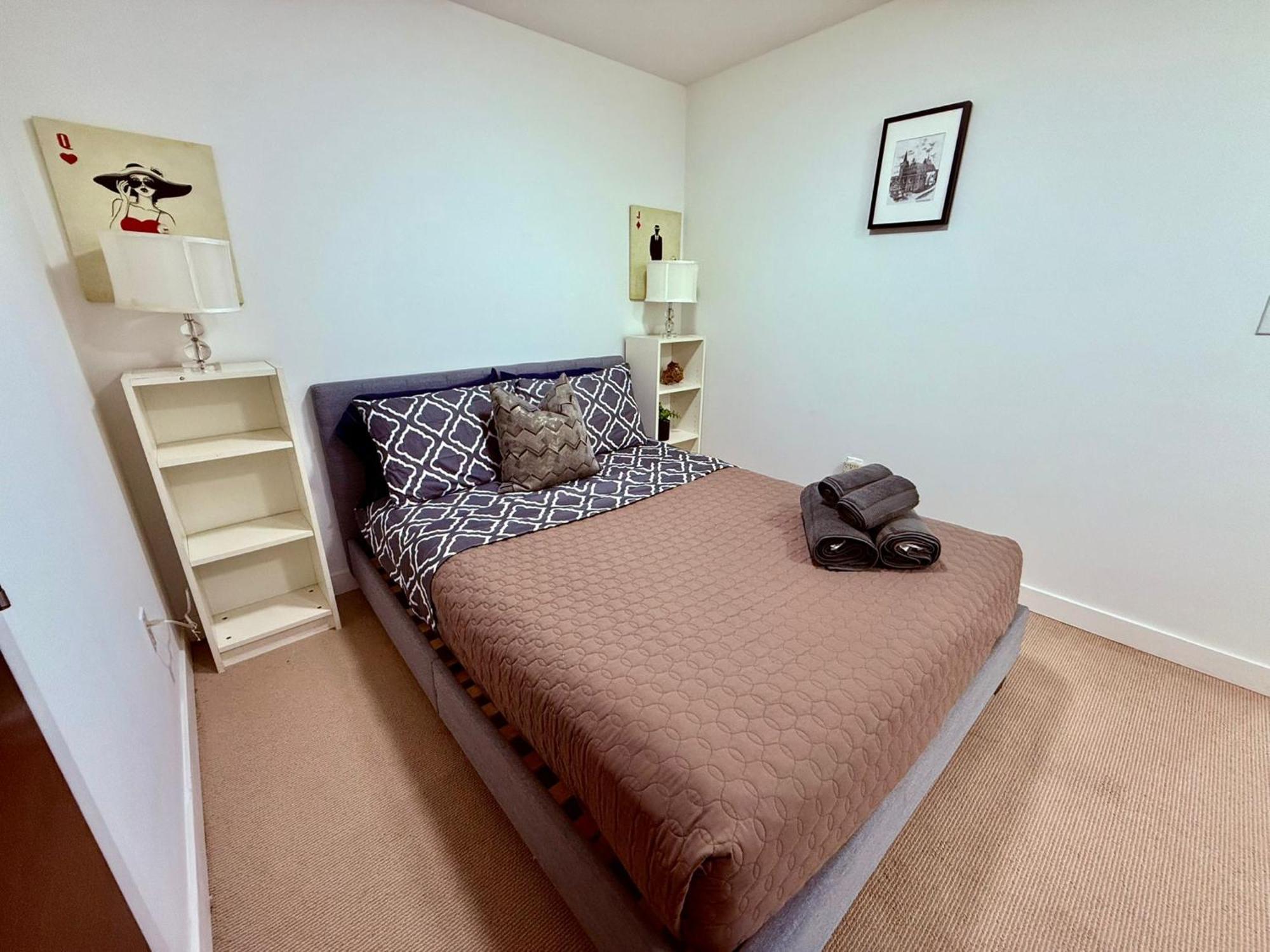 Downtown 4br Townhouse Near Rogers Centre With Parking Toronto