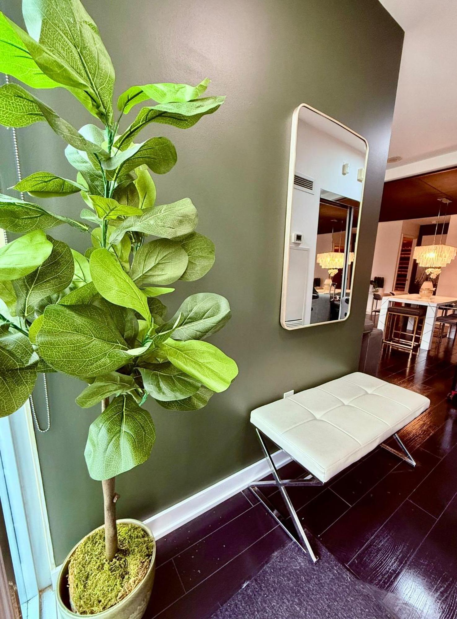 Downtown 4br Townhouse Near Rogers Centre With Parking Apartment Toronto