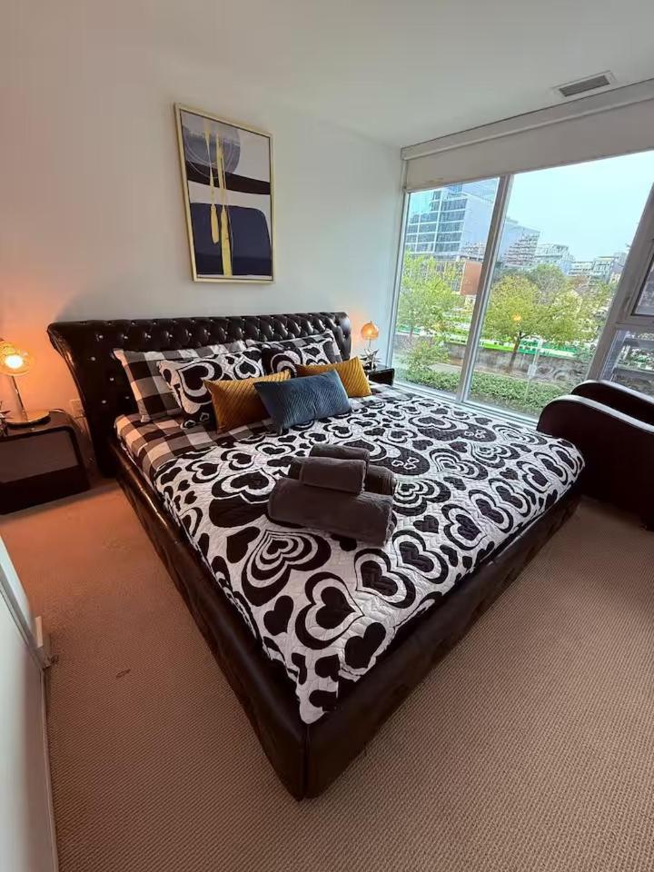 Downtown 4br Townhouse Near Rogers Centre With Parking Apartment Toronto