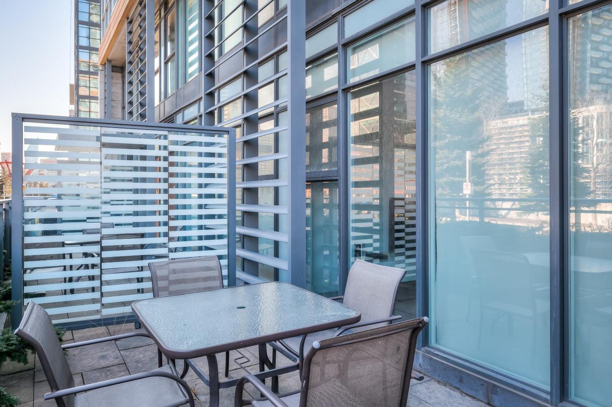 Apartment Downtown 4br Townhouse Near Rogers Centre With Parking Toronto