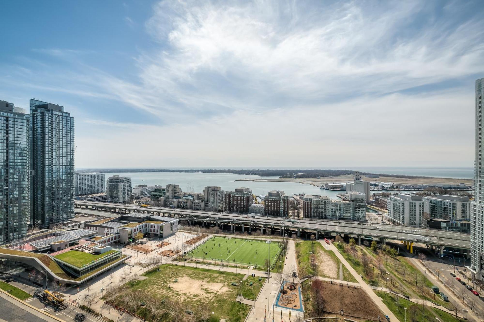 Bright & Stylish 2br In Downtown With View *