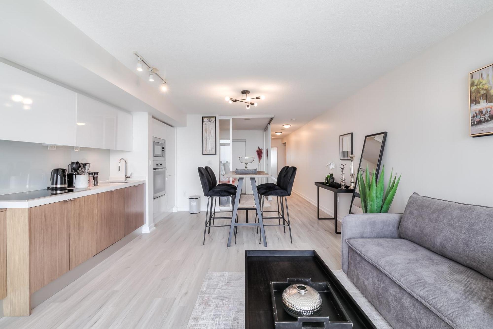 Bright & Stylish 2br In Downtown With View