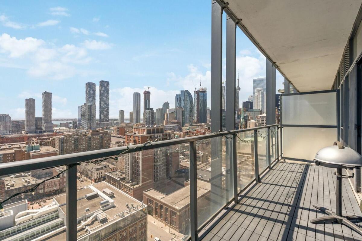 Prime Downtown - St Lawrence Parking Apartment *