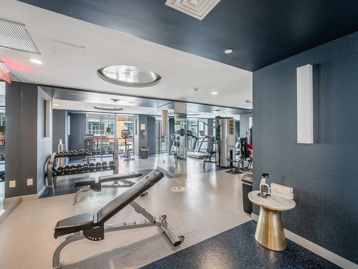 Prime Downtown - St Lawrence Parking Apartment *
