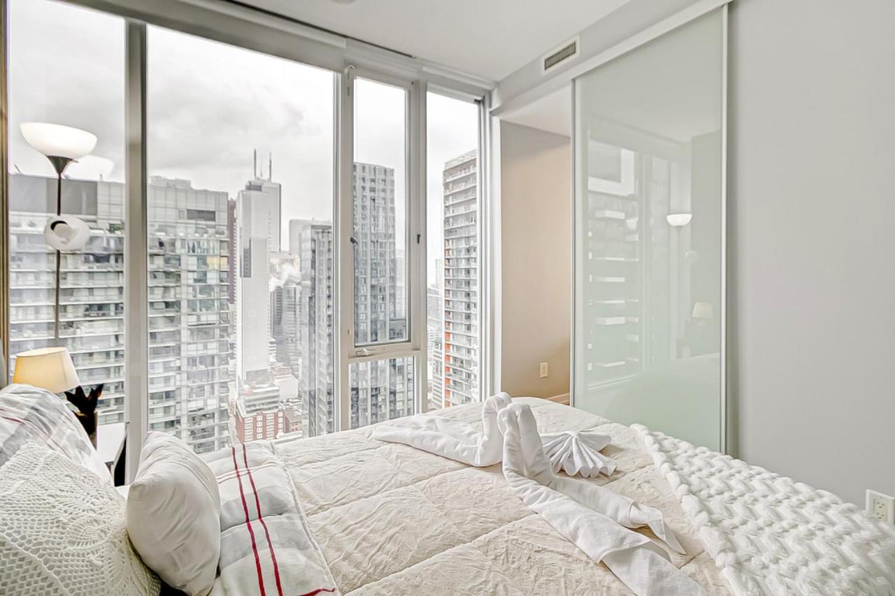 The Skyline Retreat By Instant Holiday home Toronto