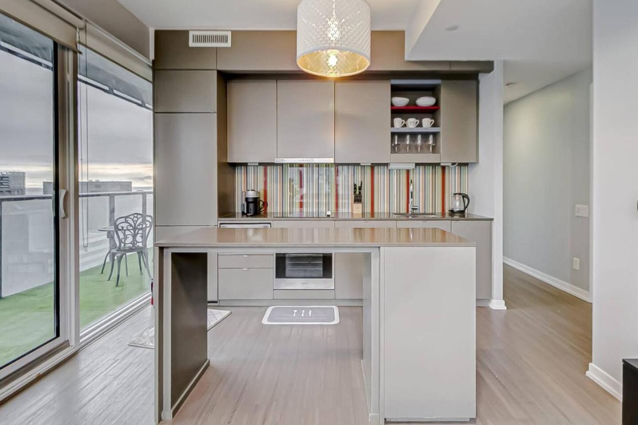 The Skyline Retreat By Instant Holiday home Toronto
