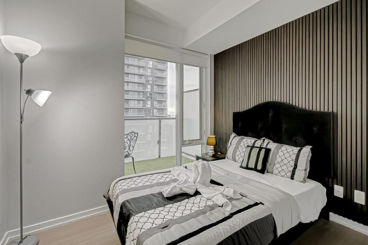 The Skyline Retreat By Instant Holiday home Toronto