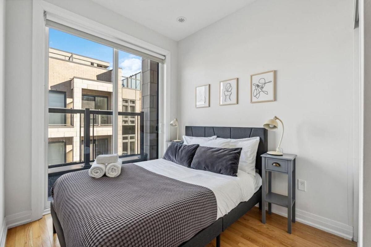 Apartment Stunning 2br Retreat, Patio & Parking *