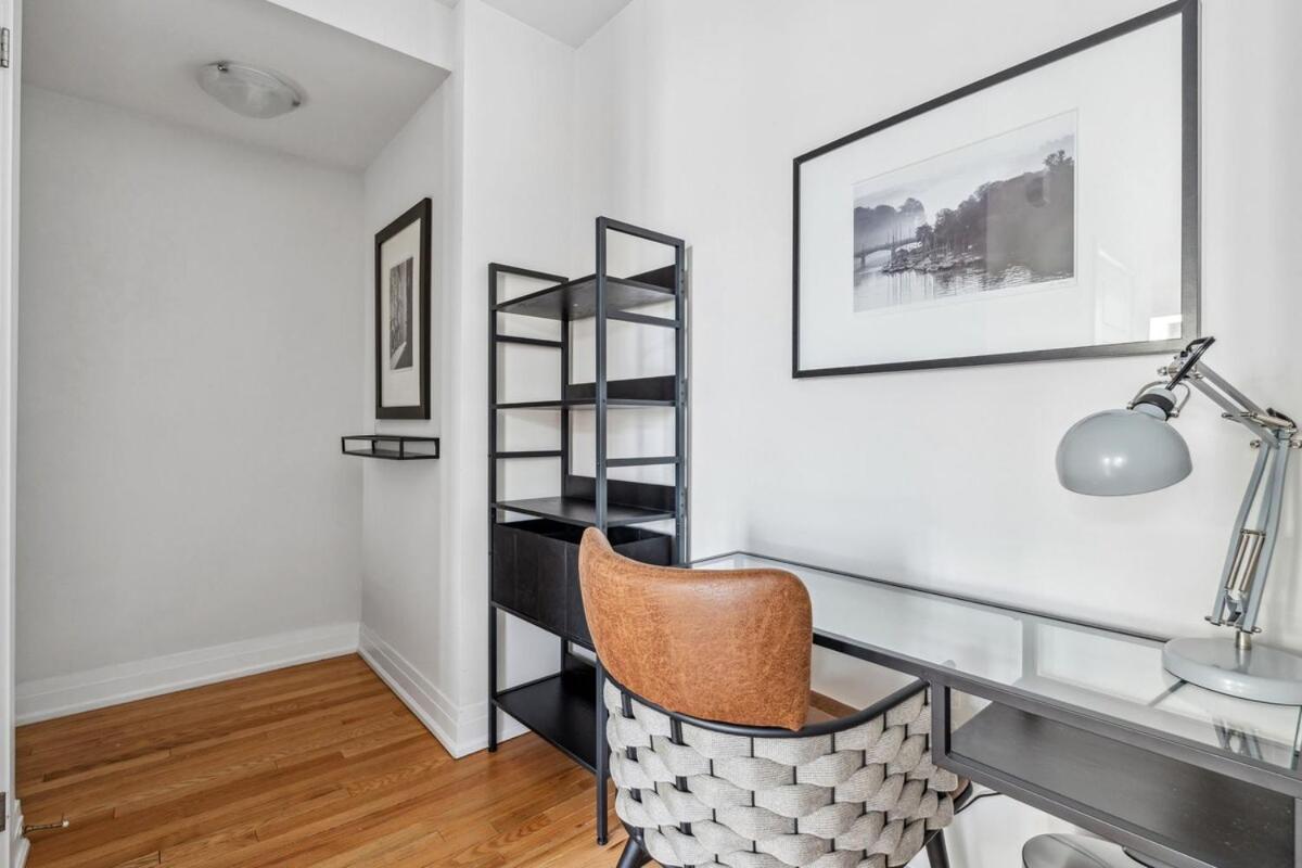 Stunning 2br Retreat, Patio & Parking Apartment *