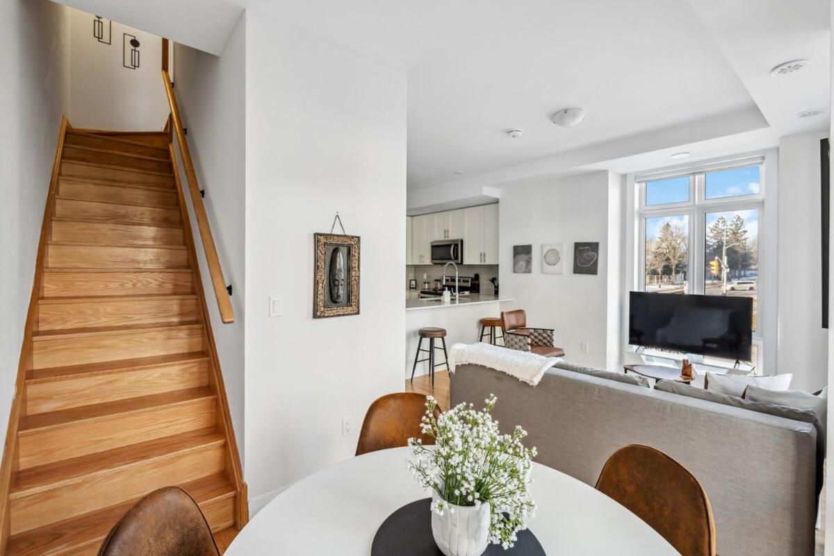 Apartment Stunning 2br Retreat, Patio & Parking Toronto